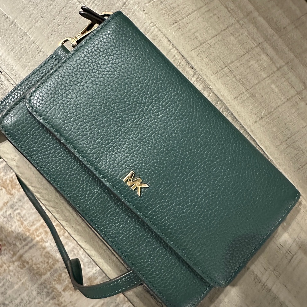 Michael kors crossbody bag